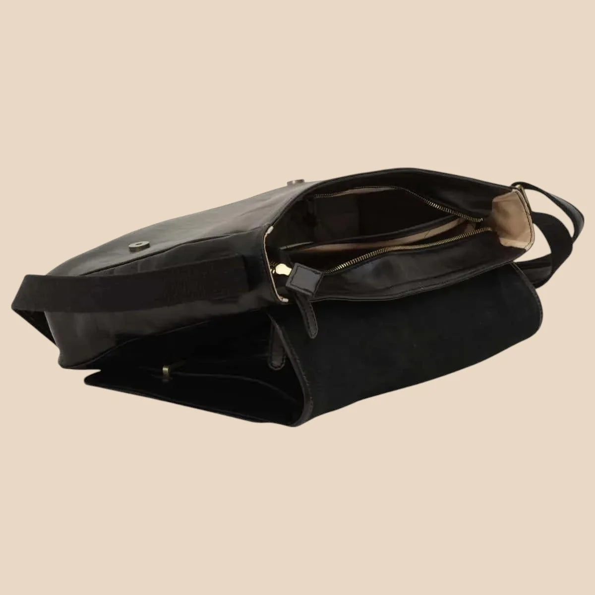 Large Leather Bag With Magnetic Closure - Image 10 | Bufalo d'Oro