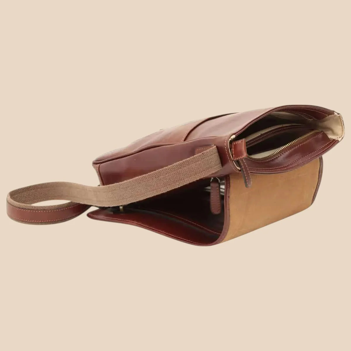 Medium Leather Bag With Double Magnetic Closure - Image 22 | Bufalo d'Oro