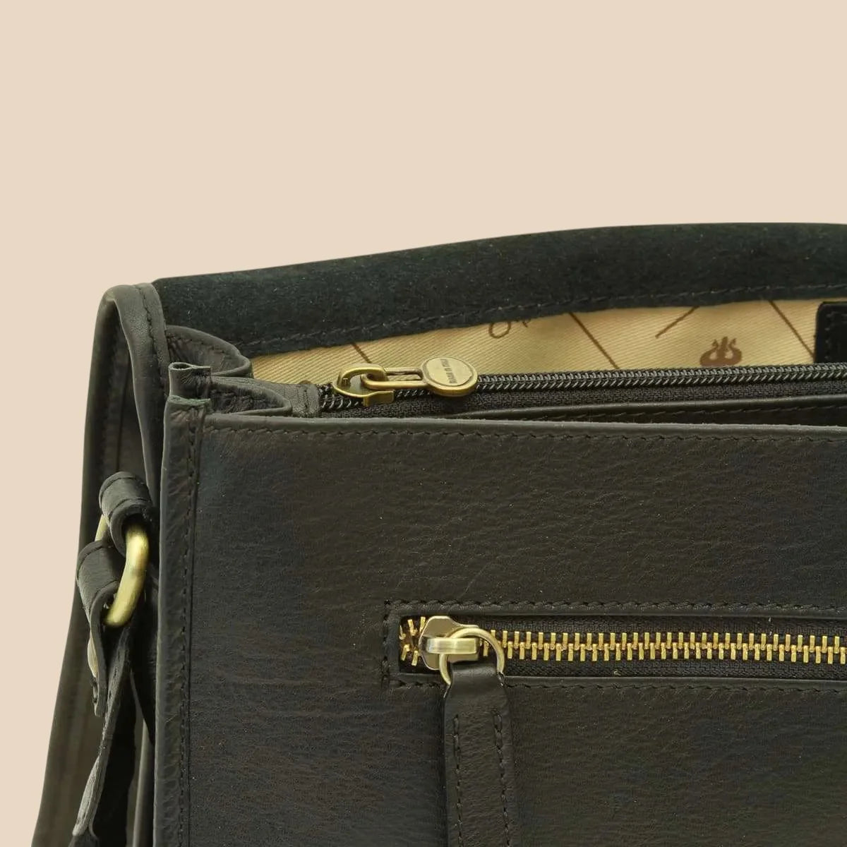 Calfskin Leather Messenger Bag - Image 11 | Bufalo d'Oro