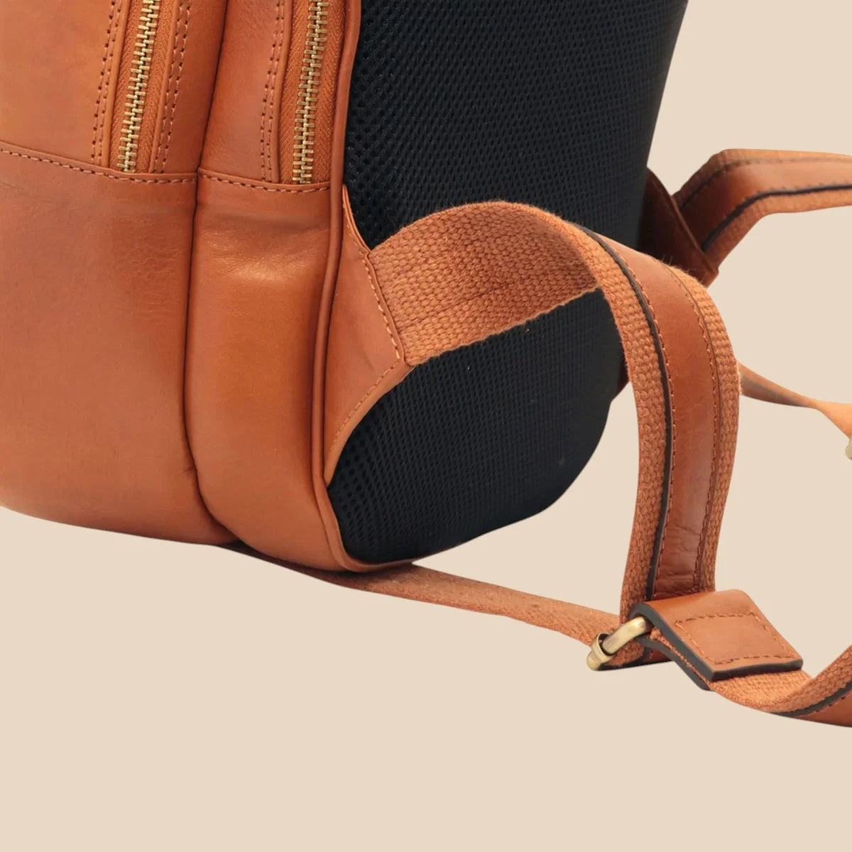Leather Backpack With Exterior Zip Pockets - Image 22 | Bufalo d'Oro