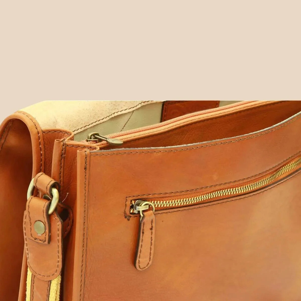Calfskin Leather Messenger Bag - Image 16 | Bufalo d'Oro