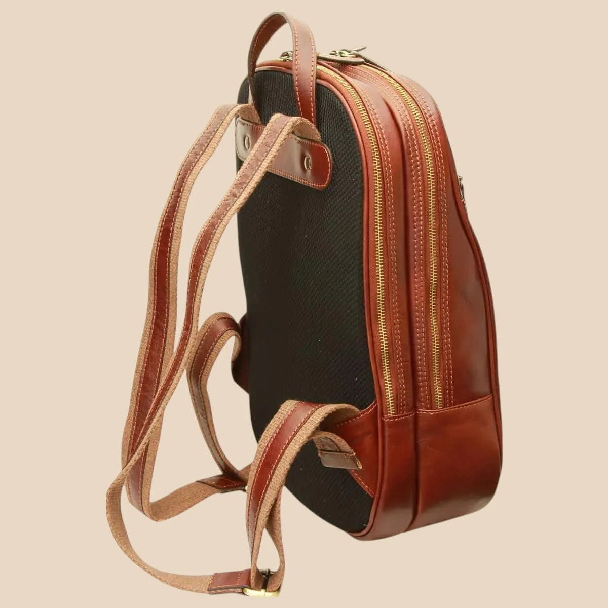 Leather Backpack With Exterior Zip Pockets - Image 13 | Bufalo d'Oro