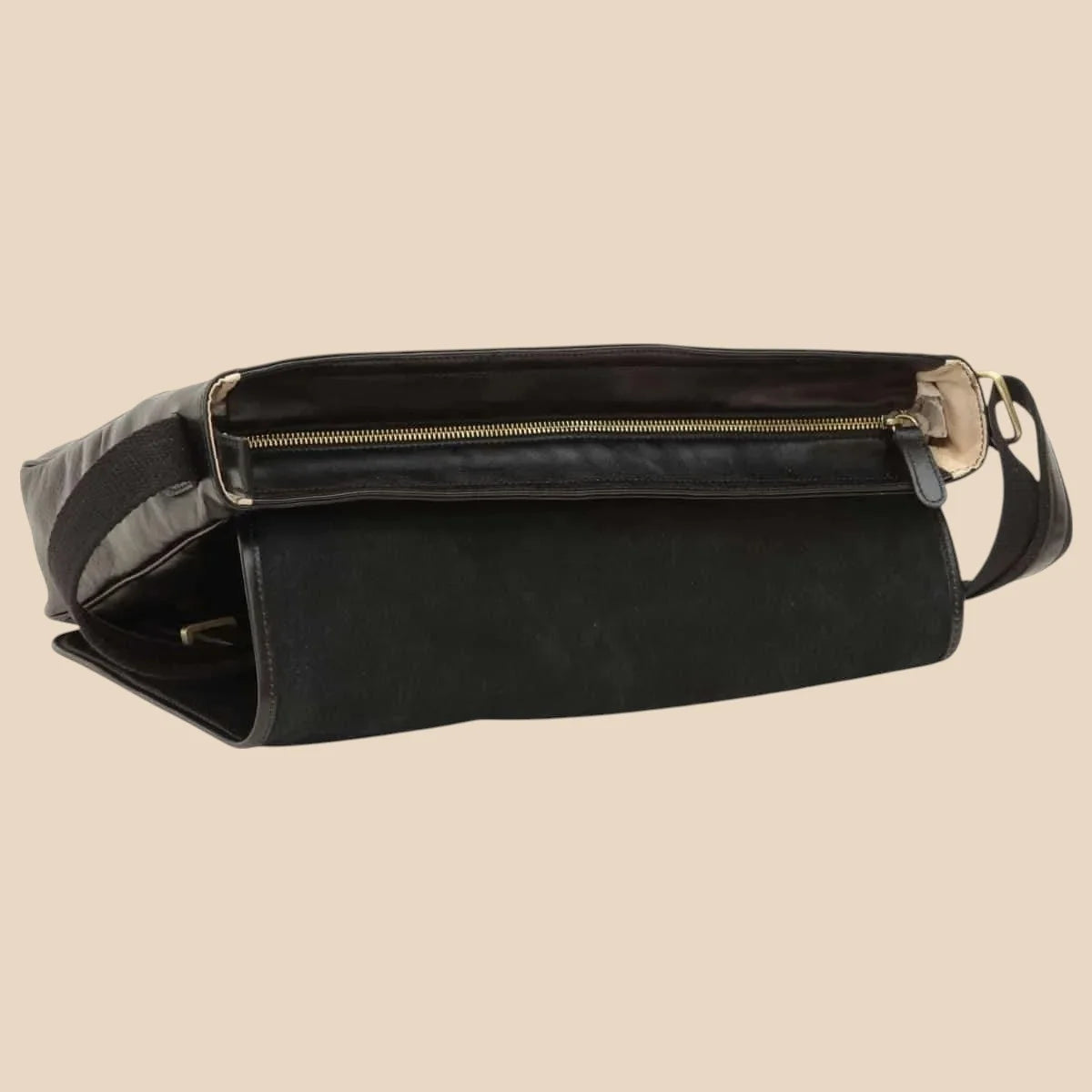 Large Leather Bag With Magnetic Closure - Image 11 | Bufalo d'Oro