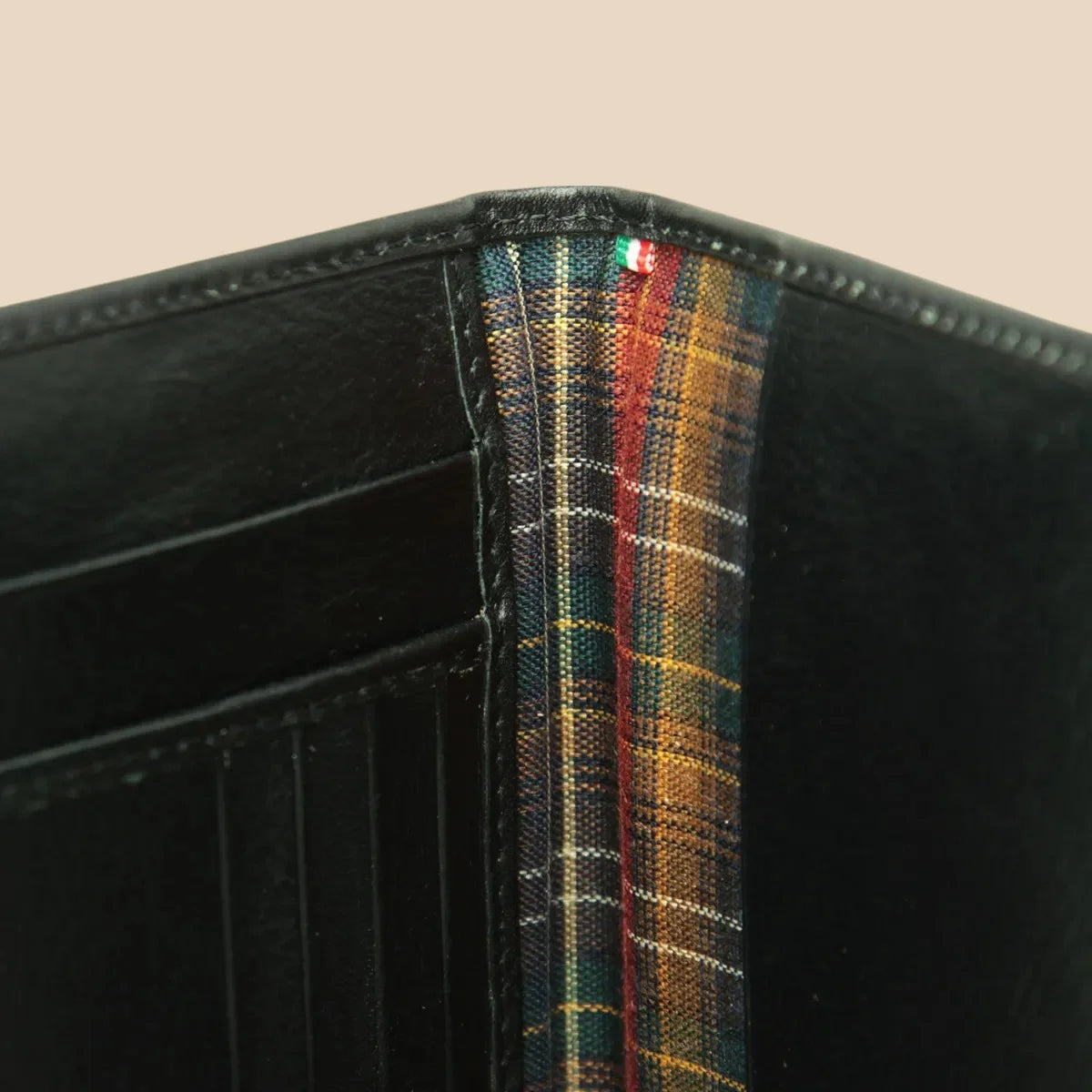 Leather Passport Holder - Image 4 | Bufalo d'Oro