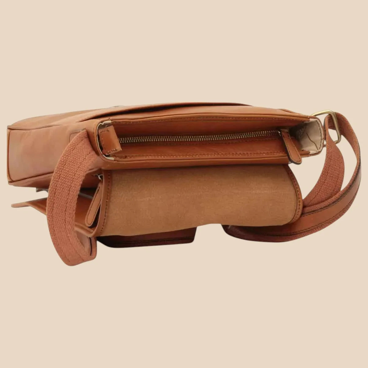 Medium Leather Bag With Double Magnetic Closure - Image 3 | Bufalo d'Oro