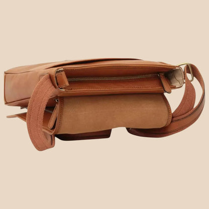 Medium Leather Bag With Double Magnetic Closure - Image 3 | Bufalo d'Oro