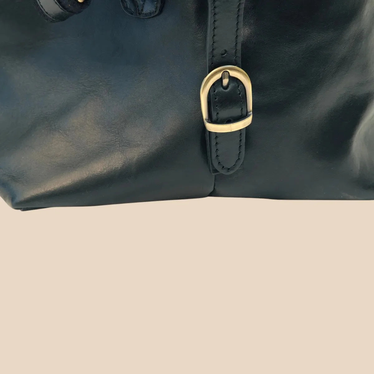 Cowhide Leather Travel Bag - Image 4 | Bufalo d'Oro
