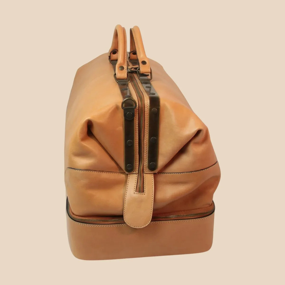 Leather Travel Bag With Zipped Opening Bottom - Image 3 | Bufalo d'Oro