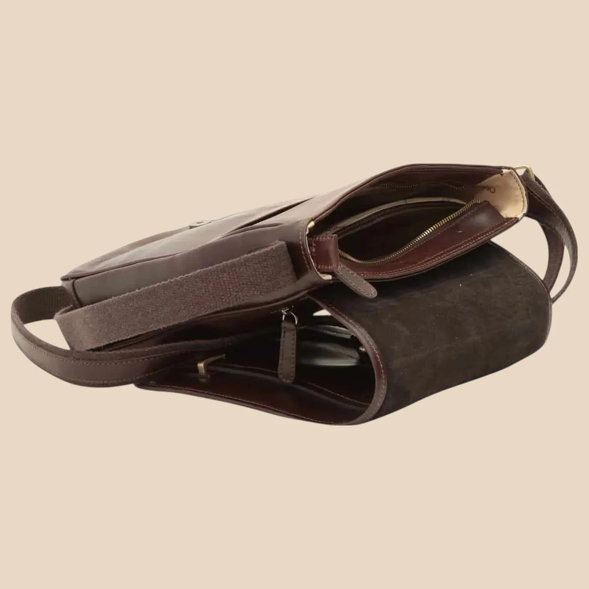 Medium Leather Bag With Double Magnetic Closure - Image 5 | Bufalo d'Oro