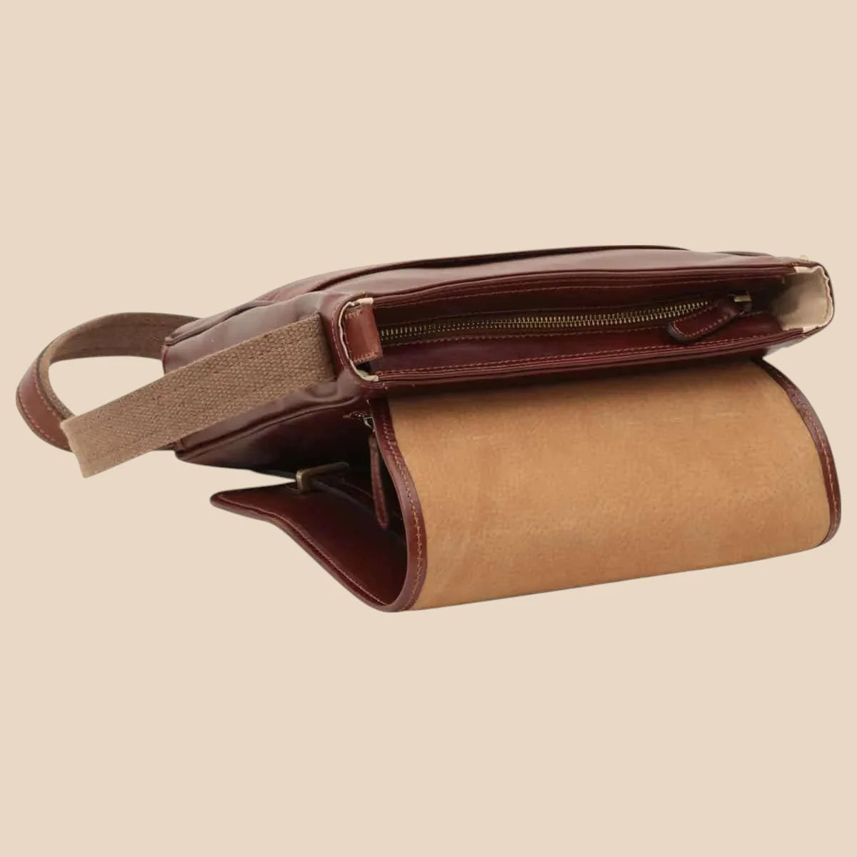 Medium Leather Bag With Double Magnetic Closure - Image 17 | Bufalo d'Oro