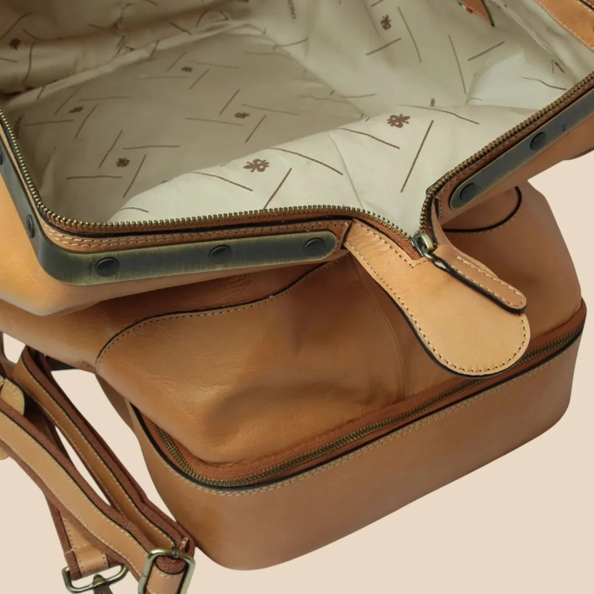 Leather Travel Bag With Zipped Opening Bottom - Image 5 | Bufalo d'Oro