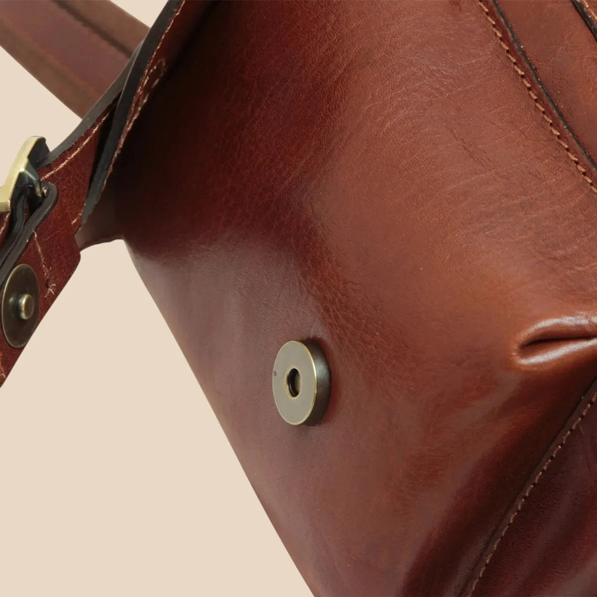 Leather Backpack With 3 Exterior Pockets - Image 7 | Bufalo d'Oro